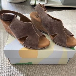 Clarks wedge sandal size 7